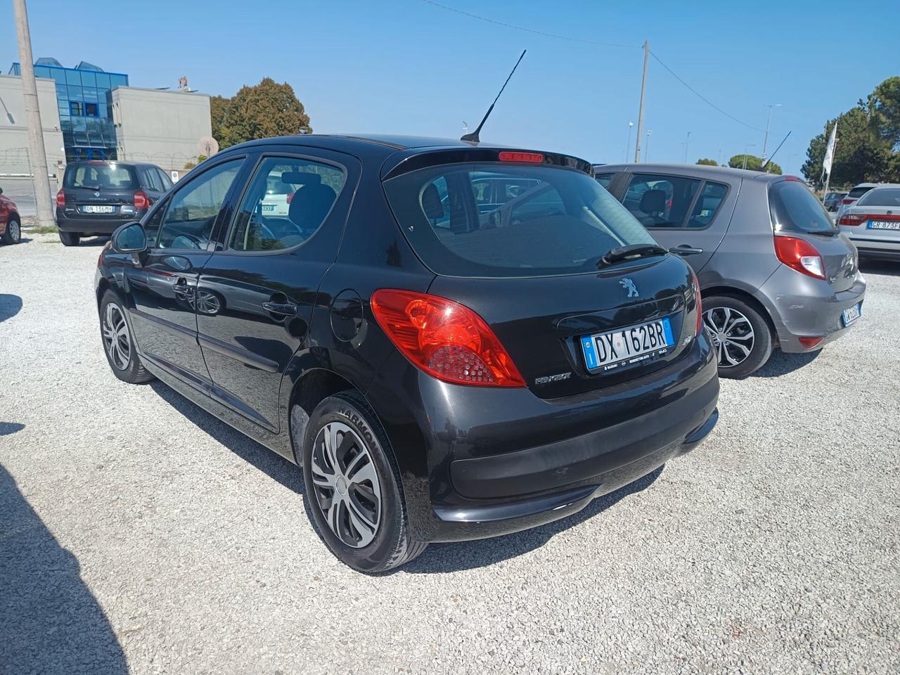 Peugeot 207 1.4 8V 75CV 5p. ECO GPL Tua a 86€ al Mese