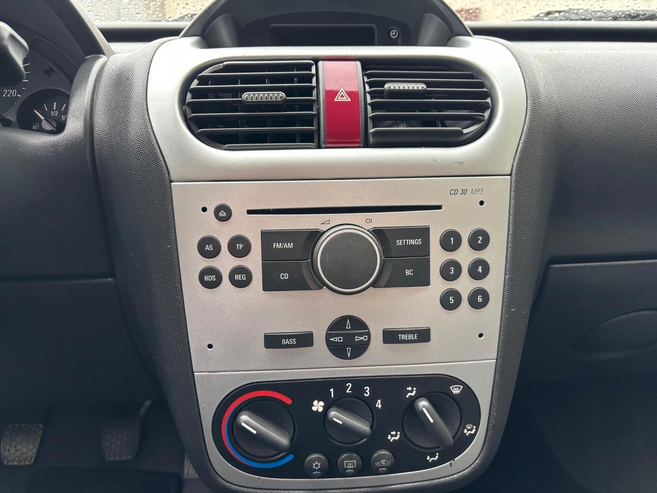 Opel Corsa 1.2 benzina Neopatentati