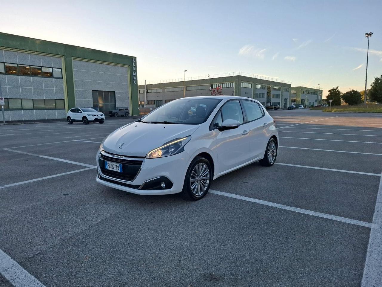 Peugeot 208 PureTech 82 5 porte Allure