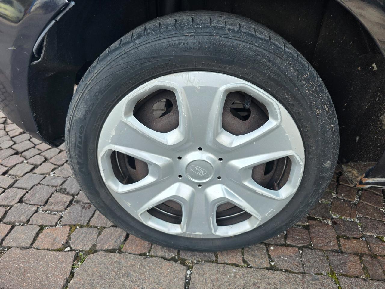 Ford Fiesta 1.2 82 CV 5 porte Titanium con 239.000km Neopatentati ok