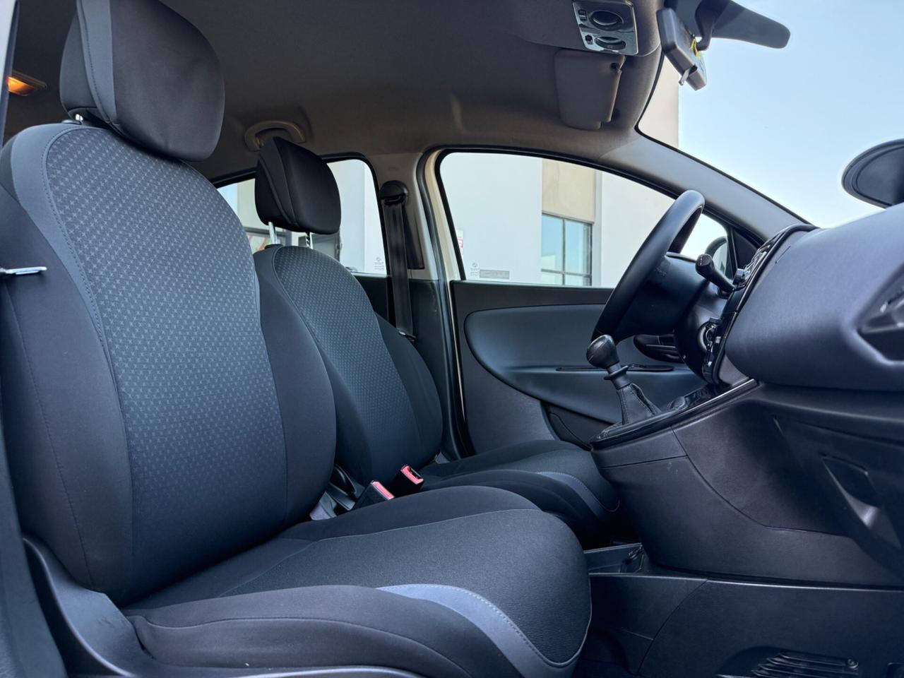 Lancia Ypsilon 1.2 69 CV 5 porte Platinum