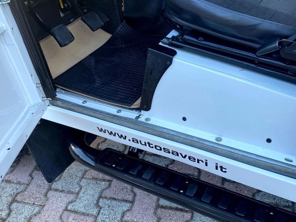 LAND ROVER Defender 90 2.2 TD4 Station Wagon