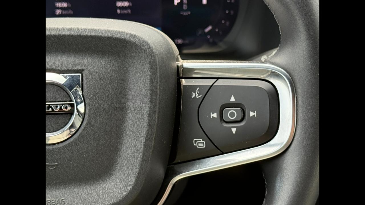 VOLVO XC40 2023 - XC40 2.0 b3 Core auto