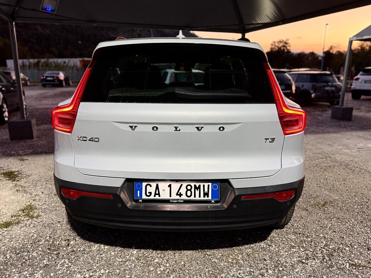 Volvo XC40 T3 Geartronic R-design PARI AL NUOVO