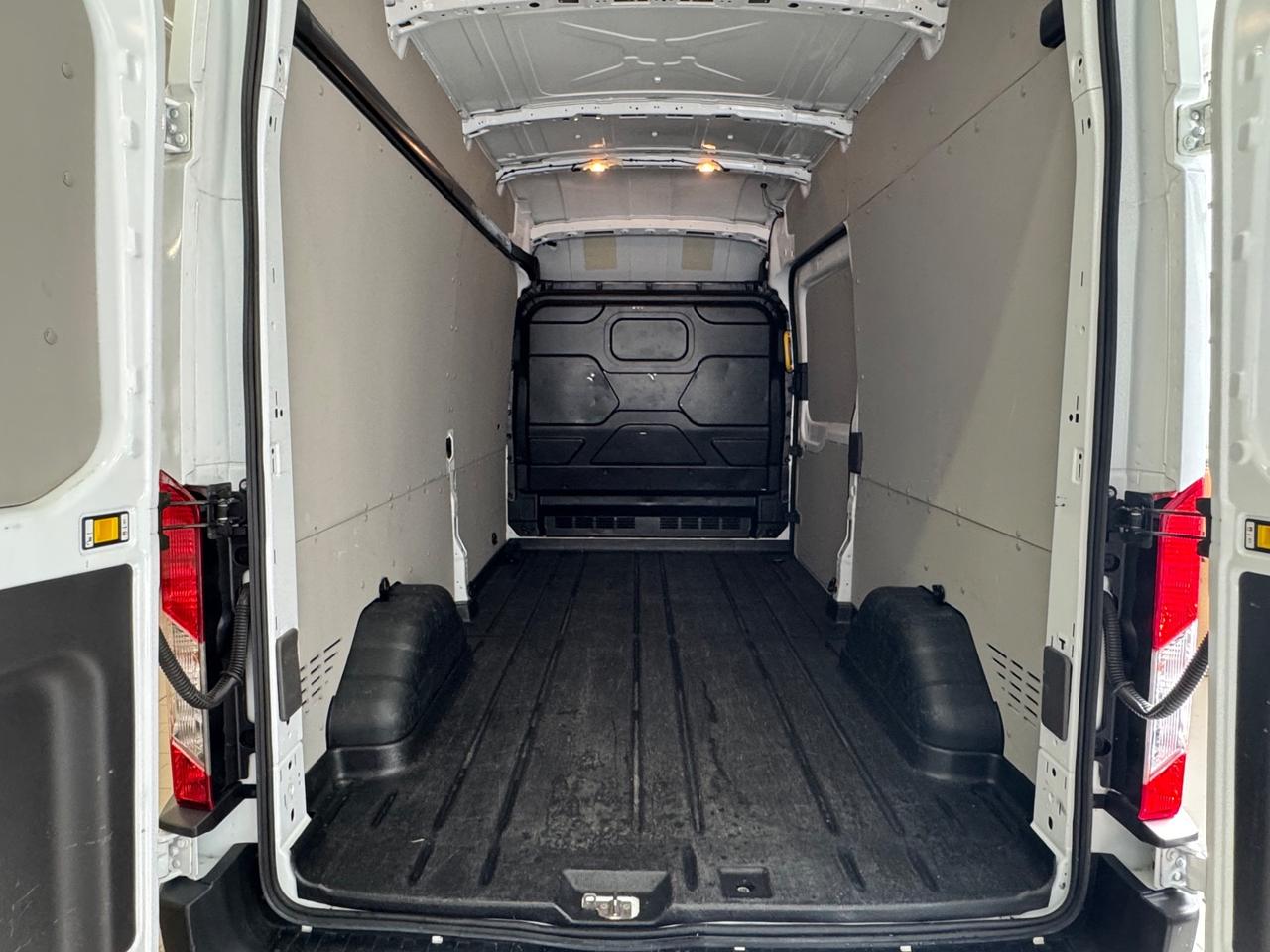 Ford Transit 350 2.0TDCi EcoBlue 170CV PL-SL-TA Furg. Jumbo Trend