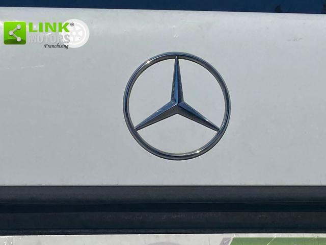 MERCEDES-BENZ 200 E 122 CV Berlina