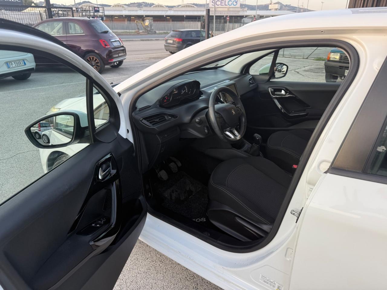 Peugeot 208 PureTech 82 5 porte Allure