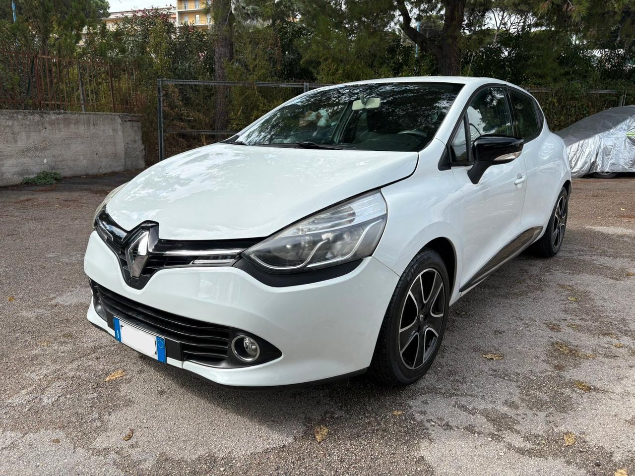 RENAULT CLIO 1.2 Live - 2014