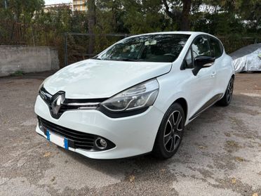 RENAULT CLIO 1.2 Live - 2014