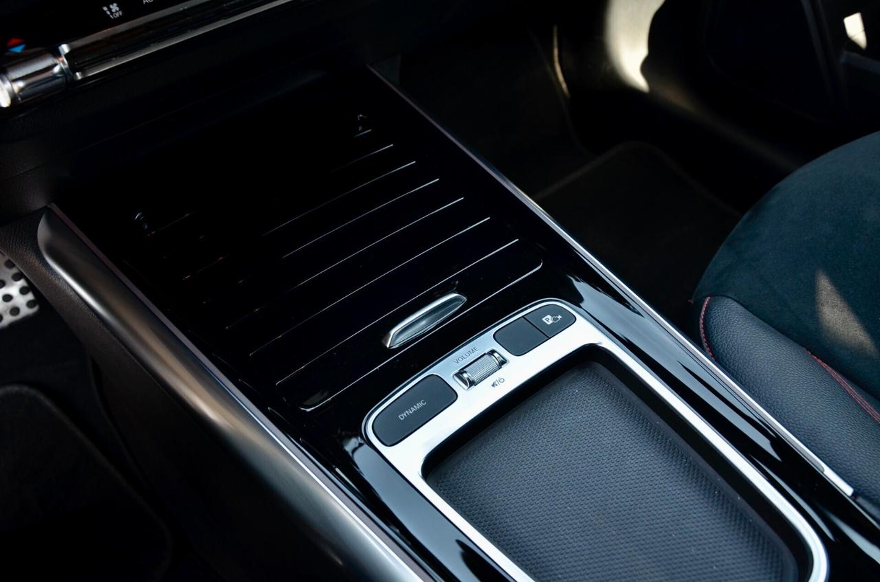 MERCEDES GLA 200d PREMIUM PLUS AMG LINE RESTYLING 150cv AUTO, UNICOPROPRIETARIO, SERVICE MERCEDES, UFF ITALIANA, FULL LED, RETROCAMERA, PERMUTE