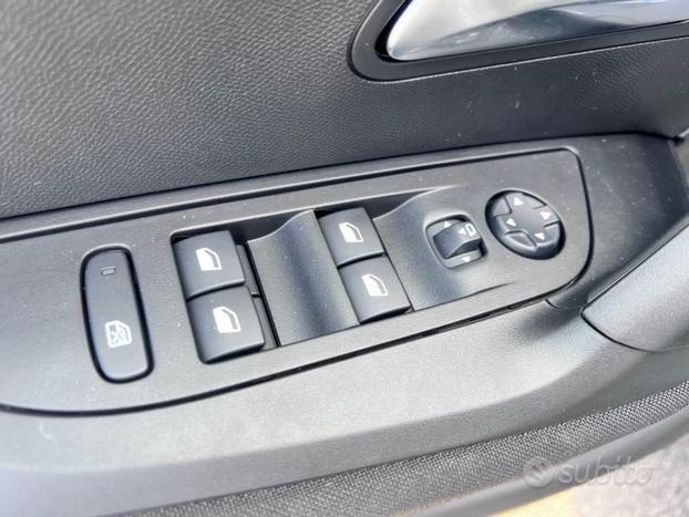 PEUGEOT 2008 PureTech 100 S&S Active