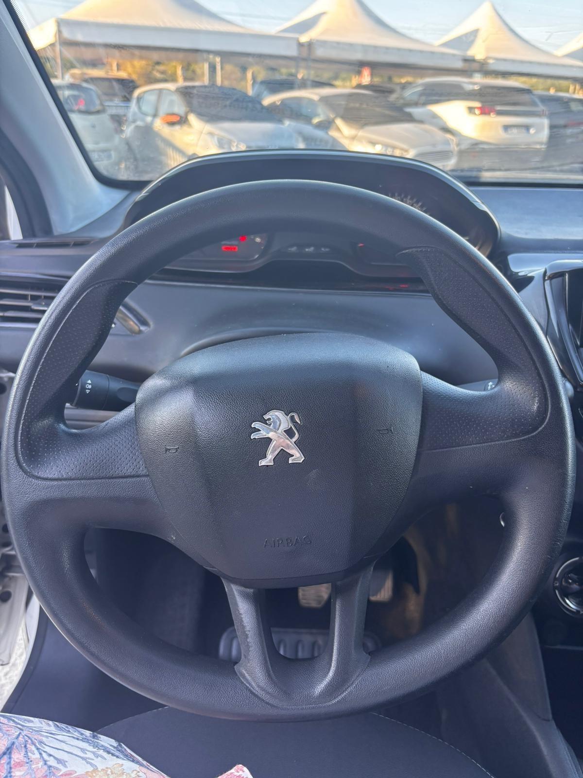 Peugeot 208 1.4 HDi 68 CV 5 porte Allure