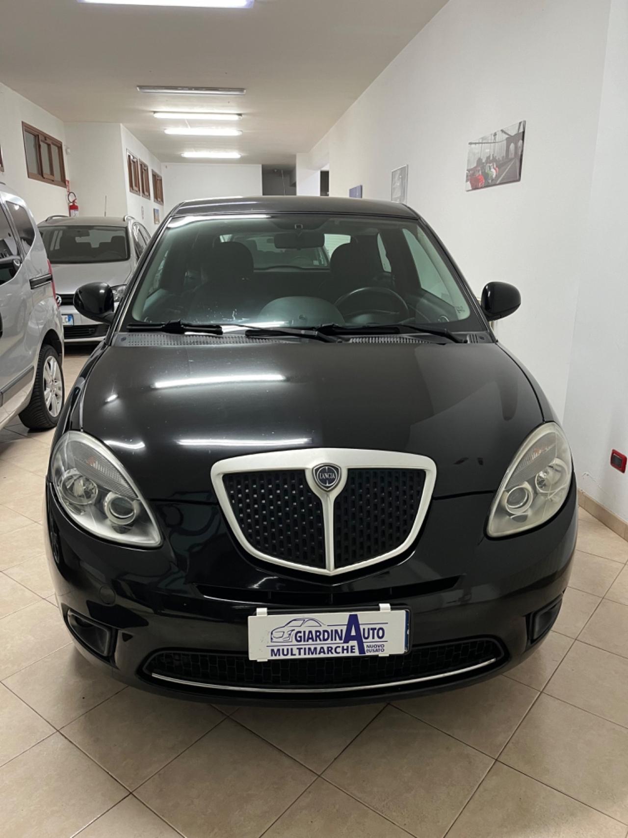 Lancia Ypsilon 1.3 MJT 75 CV Unyca