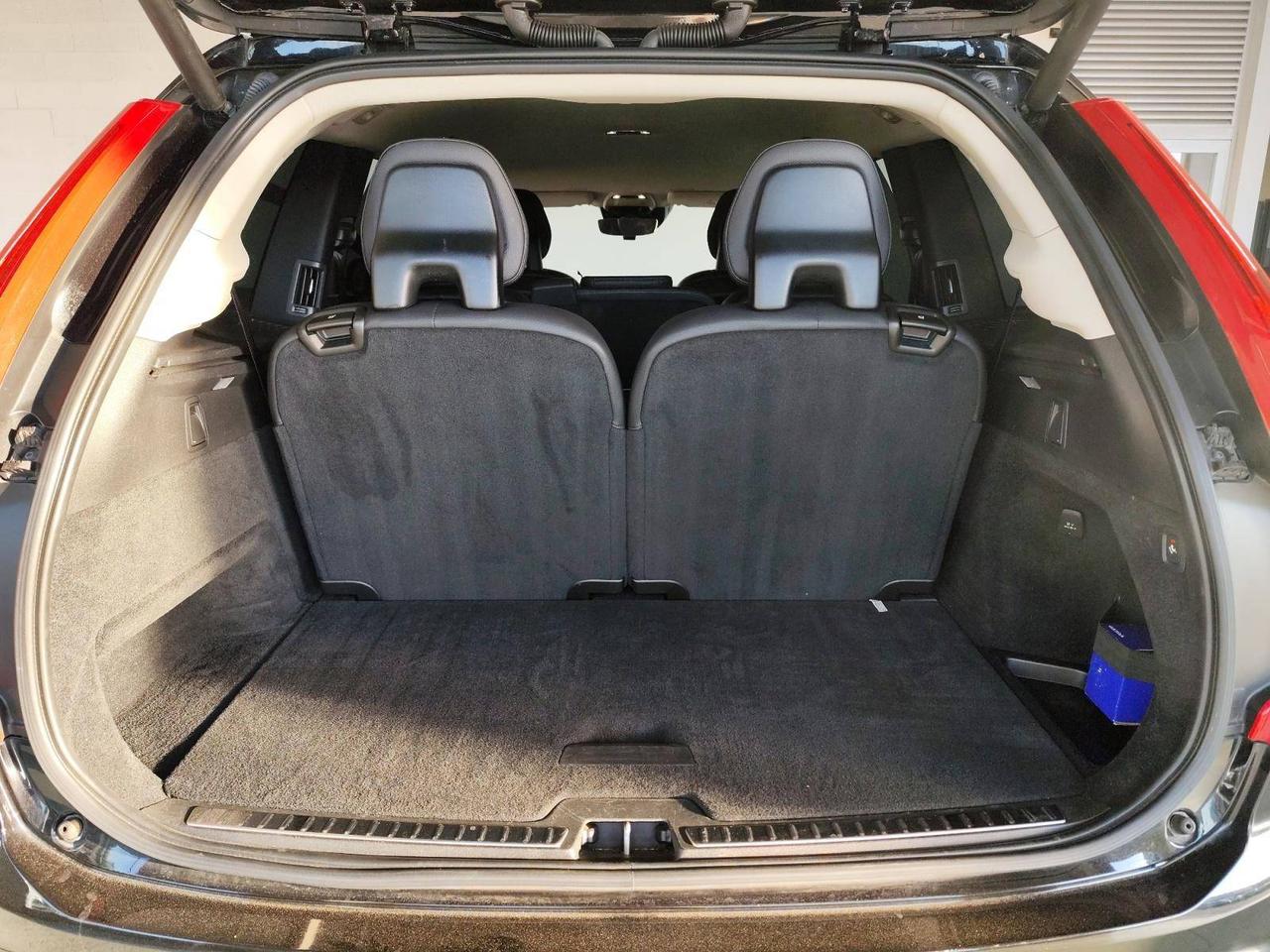 Volvo XC90 2.0 t8 phev R-design awd 303cv 7 Posti