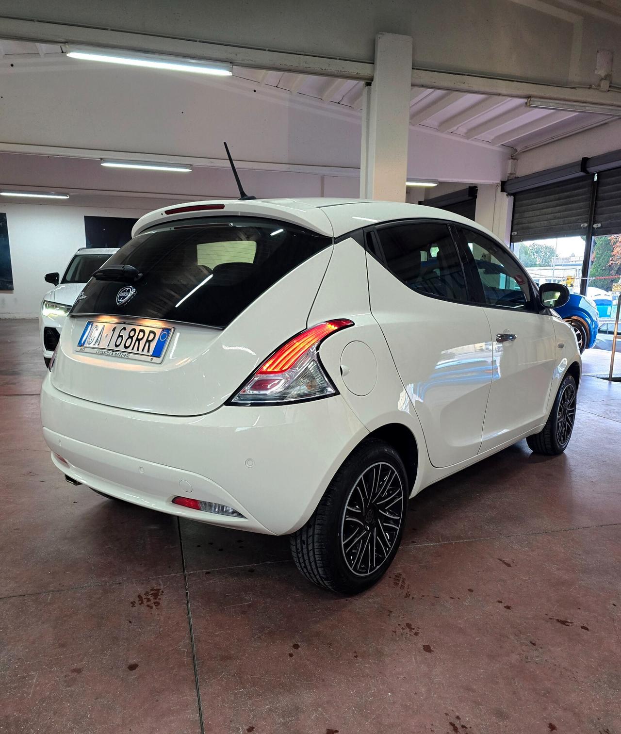 Lancia Ypsilon 1.2 69 CV 5 porte S&S Platinum
