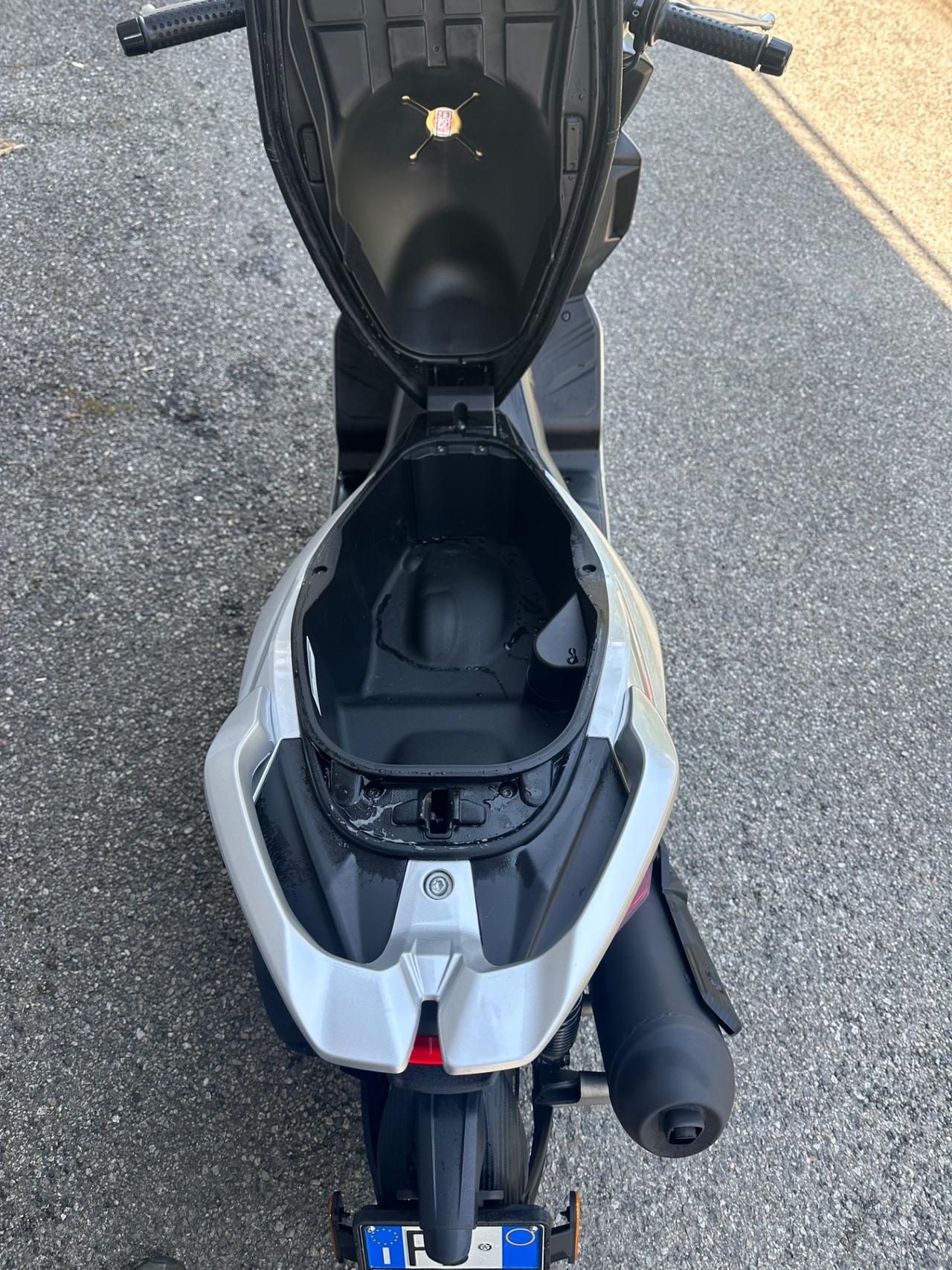 Aprilia SR GT 125 Pari al nuovo 6500 km