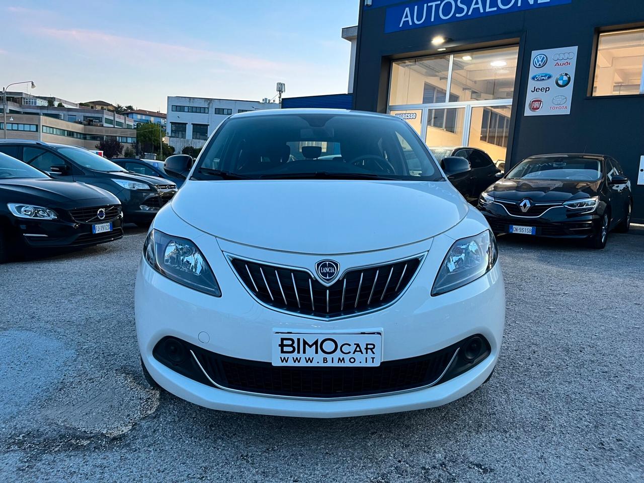 Lancia Ypsilon 1.0 FireFly 5 porte S&S Hybrid Ecochic Silver