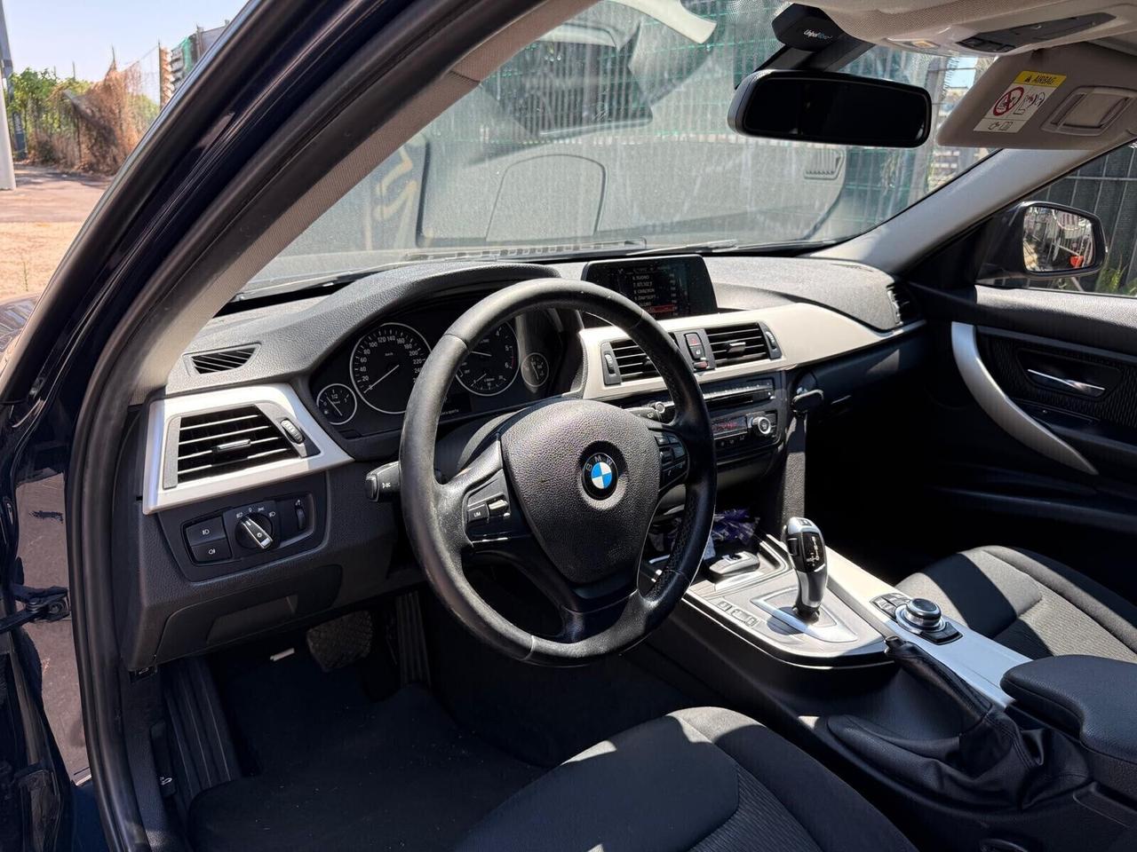 Bmw 318d Touring Business aut. Navi Professional Fari Xeno