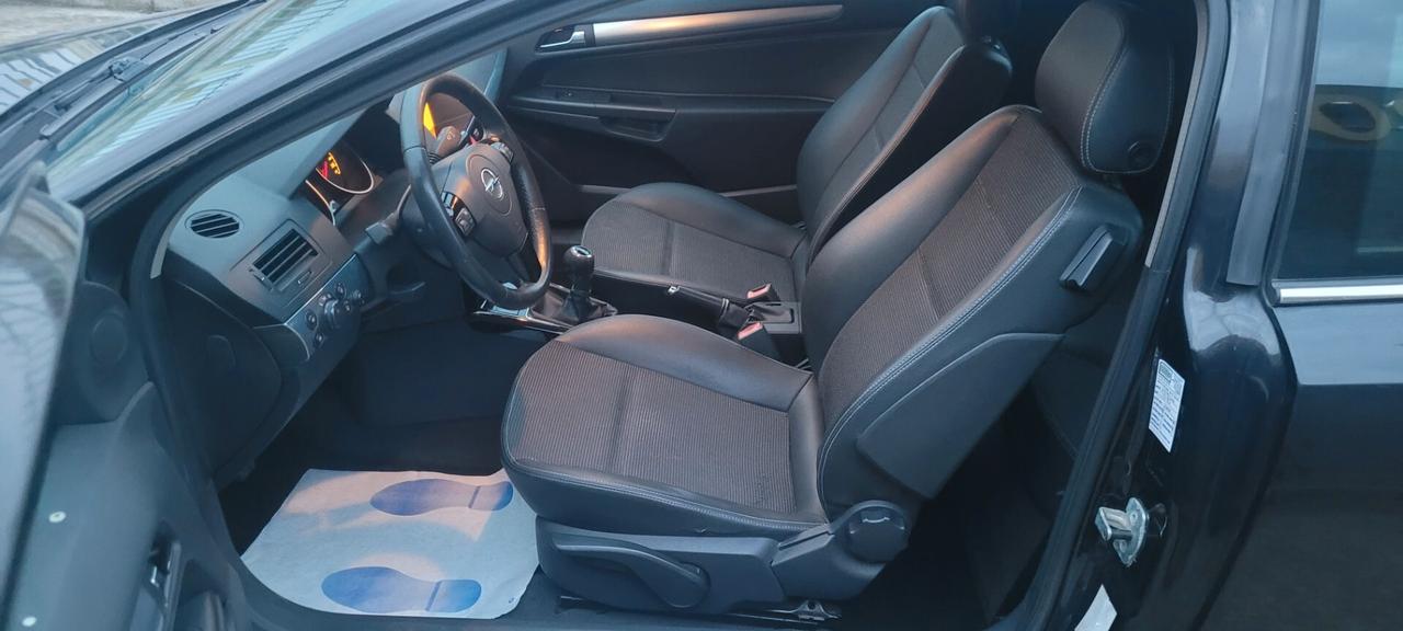 Opel Astra GTC 1.7 CDTI 101CV 3 porte Cosmo