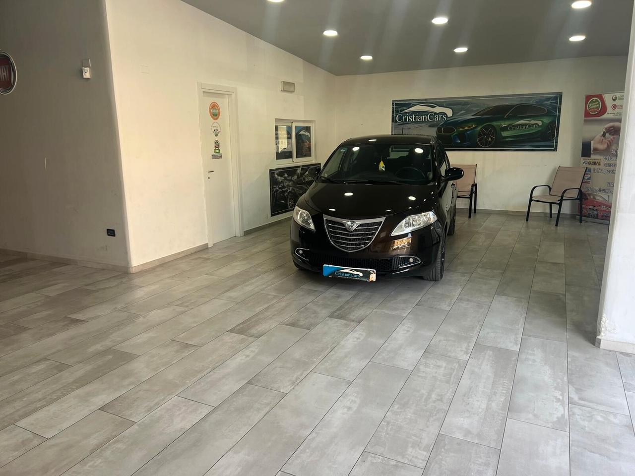 Lancia Ypsilon 0.9 TwinAir 85 CV 5 porte S&S Platinum