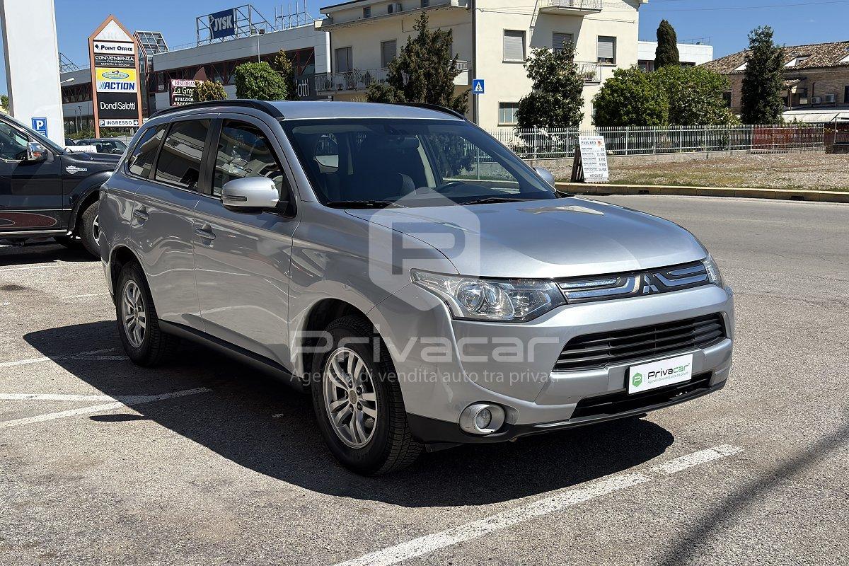 MITSUBISHI Outlander 2.2 DI-D 4WD Intense
