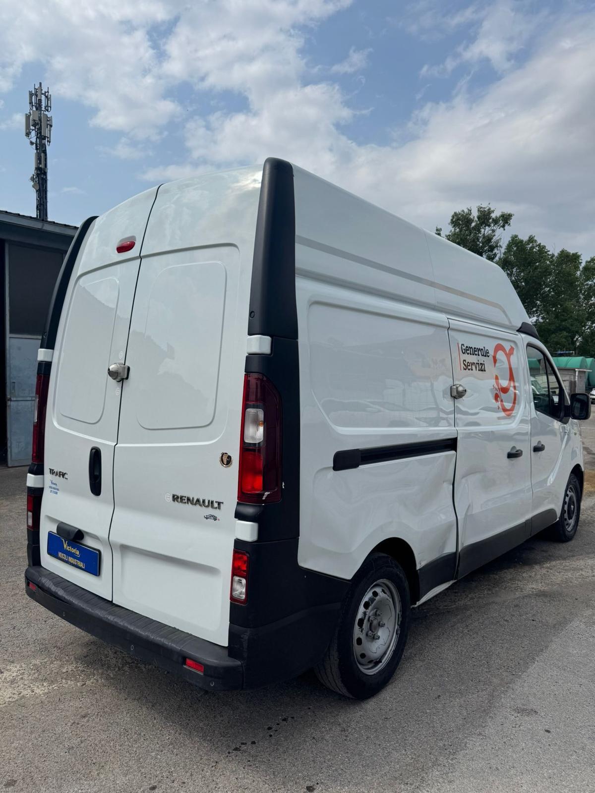 0374 FURGONE RENAULT TRAFIC TETTO ALTO 2017