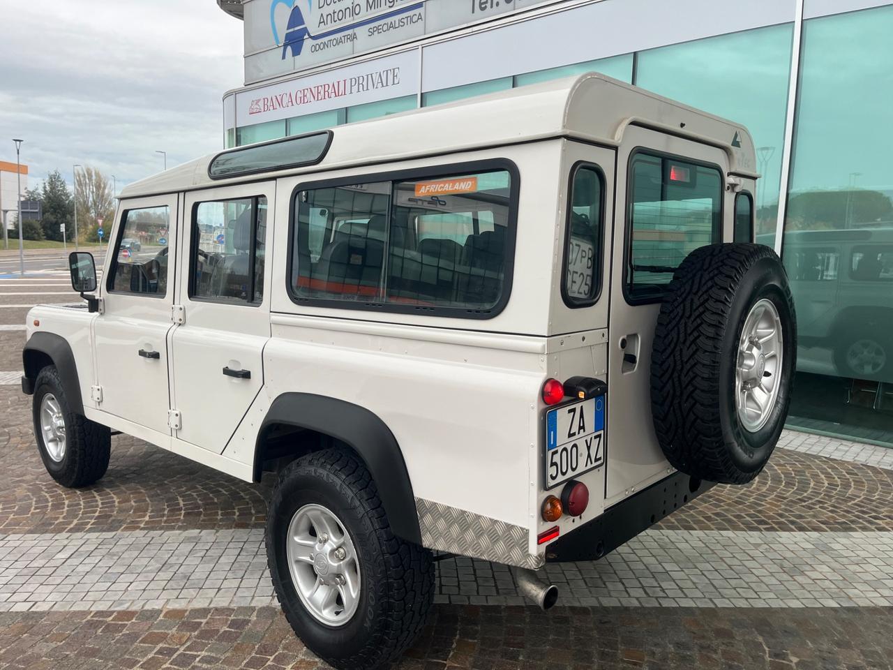 Land Rover Defender 110 2.4 TD4 Hard Top SE