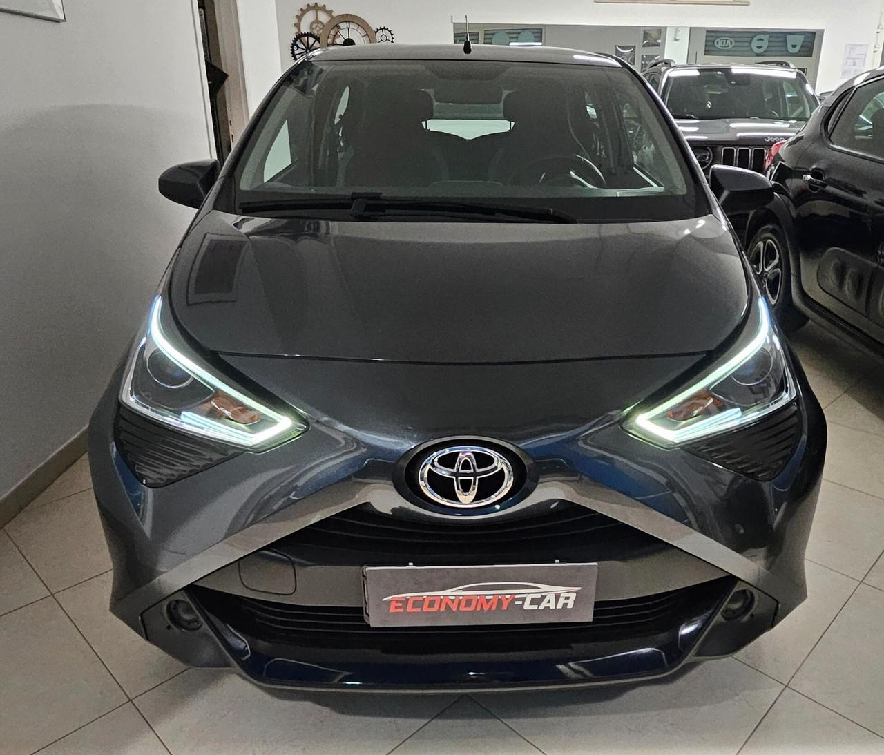Toyota Aygo Connect 1.0 VVT-i 72 CV 5 porte x-wave grey