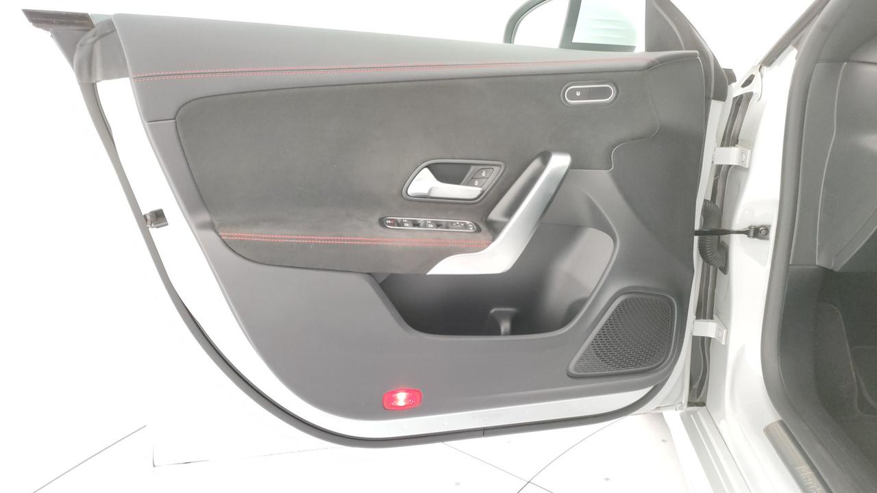 Mercedes-Benz CLA Shooting Brake 200 Premium auto