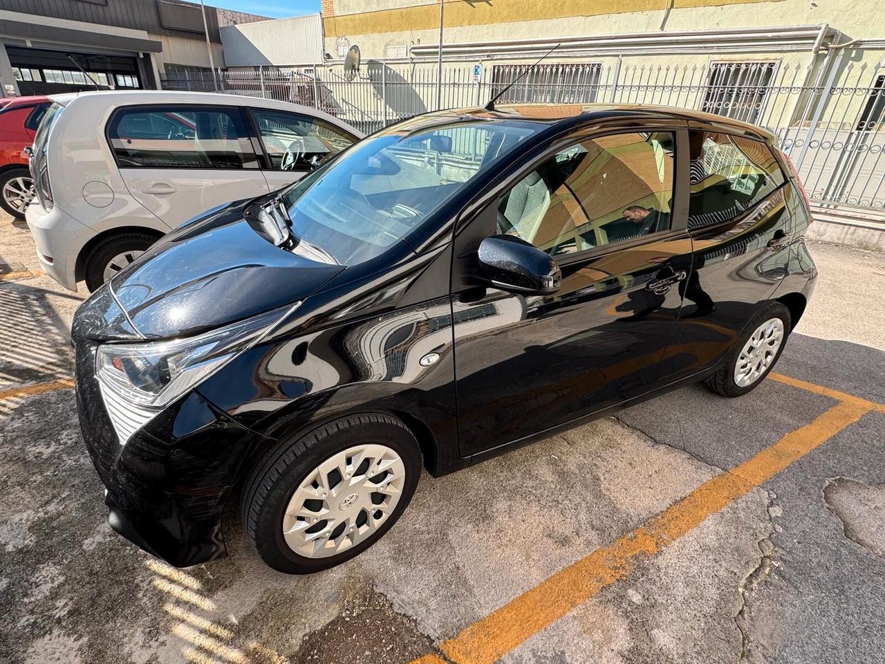 Toyota Aygo Connect 1.0 VVT-i 72 CV 5 porte x-cool MMT