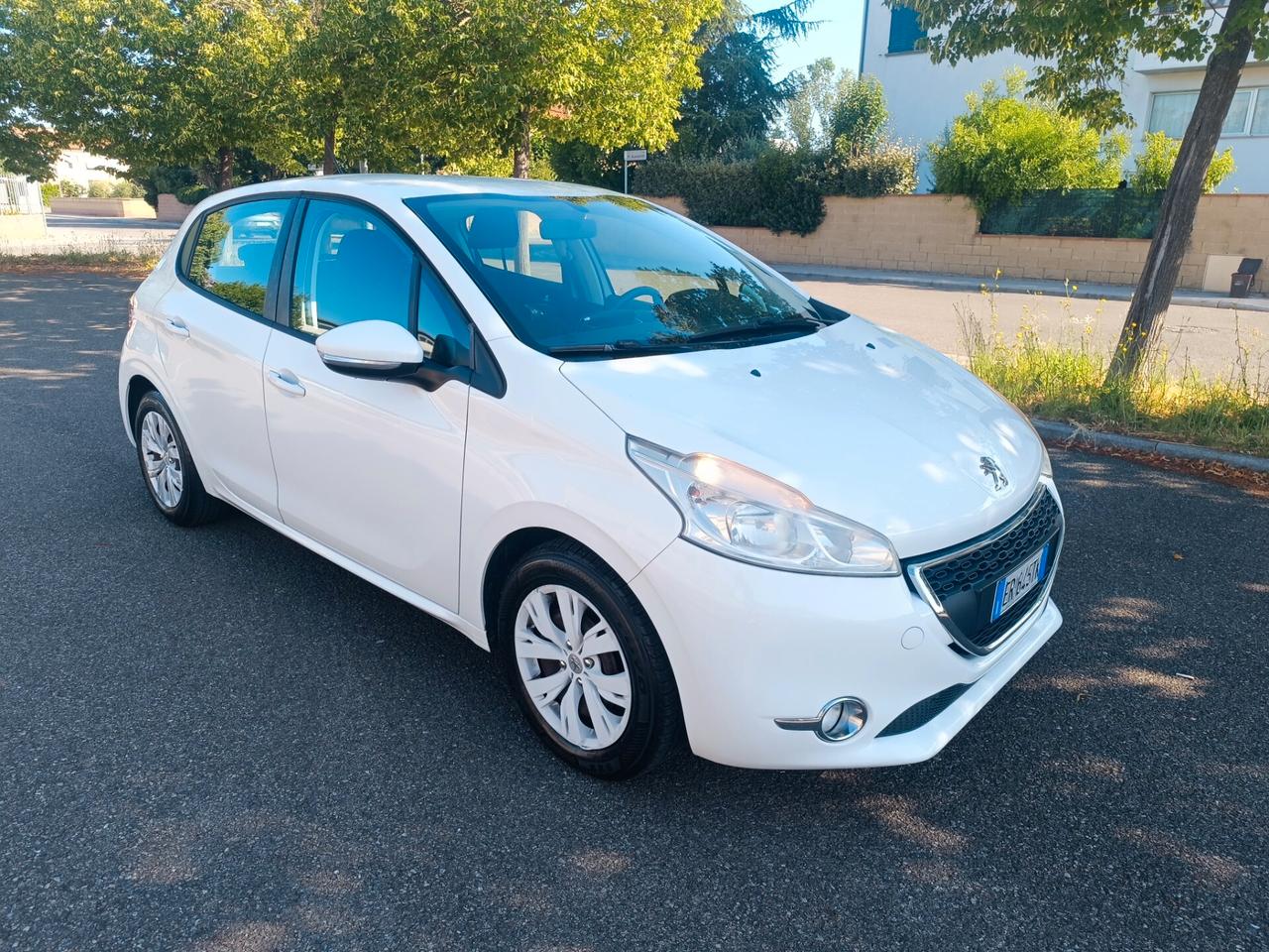 Peugeot 208 1.2 5 porte 99.000 KM NEOPATENTATI