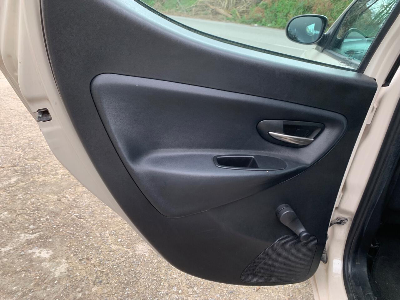 Lancia Ypsilon 1.2 69 CV 5 porte Gold