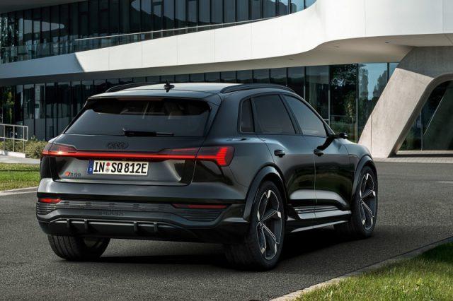 AUDI SQ8 e-tron sport attitude