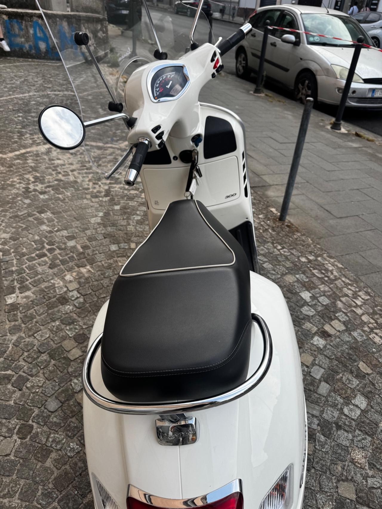 Piaggio Vespa 300 GTS Sport