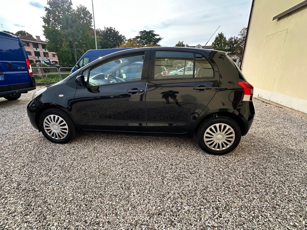 Toyota Yaris 1.3 5 porte (Dayhatsu Charade)