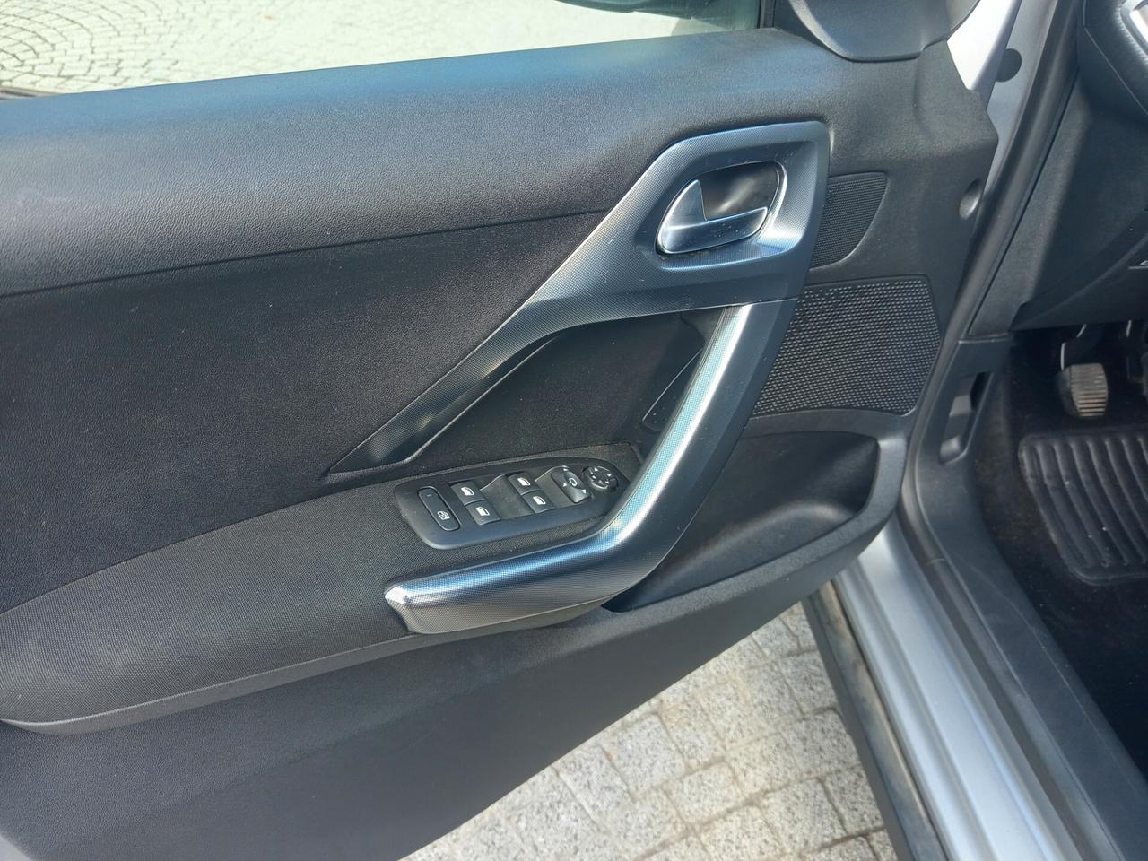 Peugeot 2008 BlueHDi 100 S&S Allure