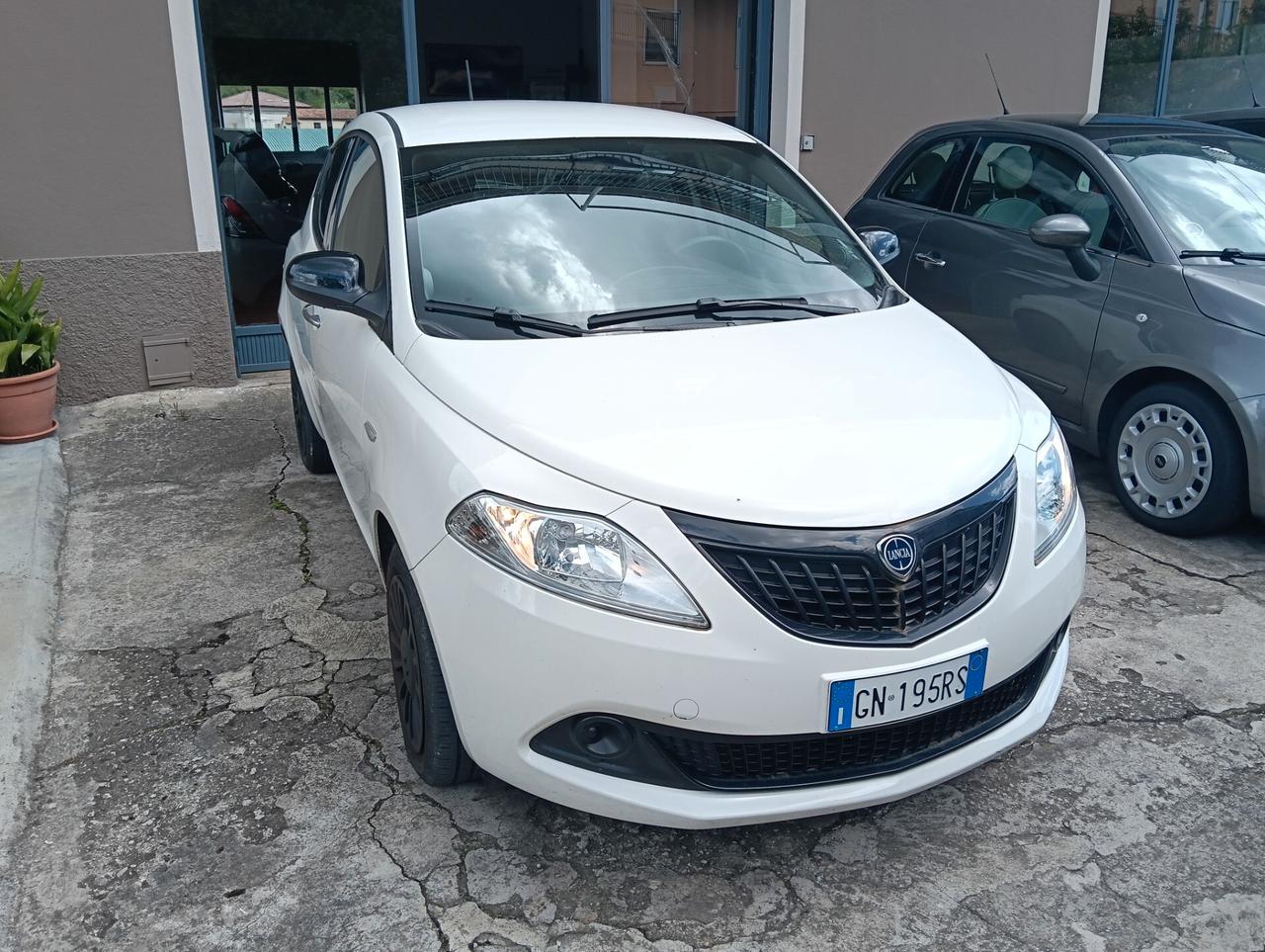 Lancia Ypsilon 1.0 FireFly 5 porte S&S Hybrid Silver