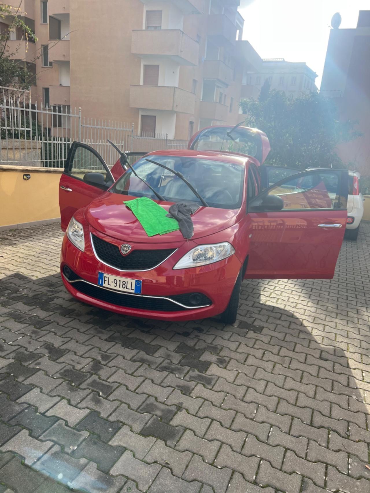 Lancia Ypsilon 1.2 69 CV 5 porte Silver