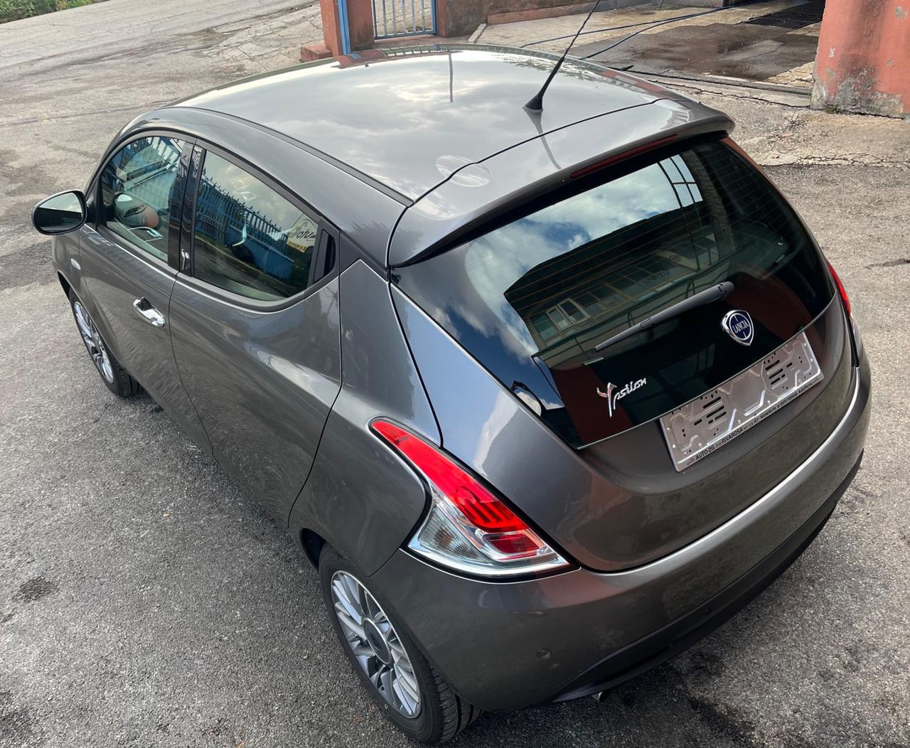 Lancia Ypsilon 1.2 69 CV 5 porte Gold-km 83000-