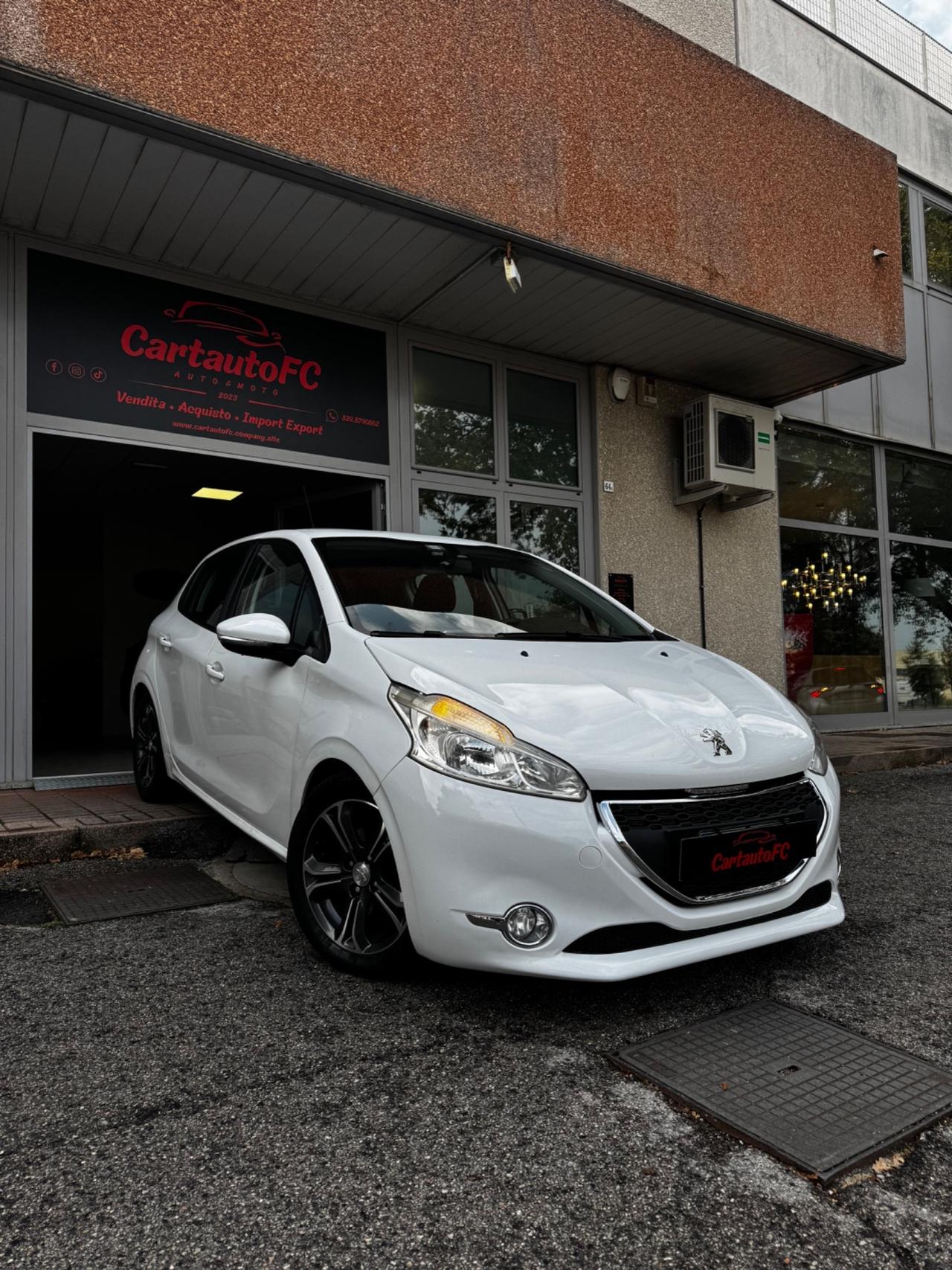 Peugeot 208 1.4 HDi 68 CV 5 porte Neopatentati