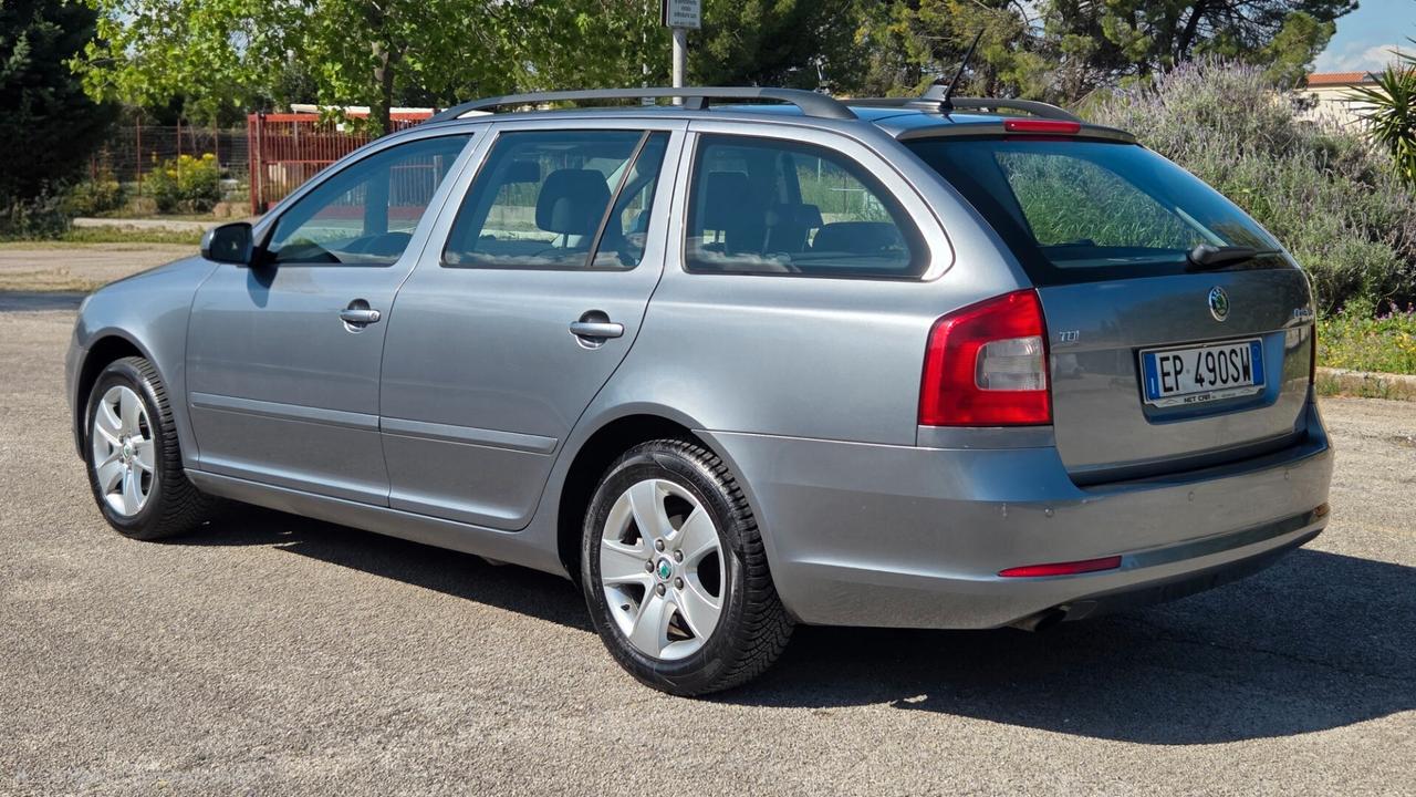 Skoda Octavia 1.6 TDI 105 CV Wagon Elegance uni pro