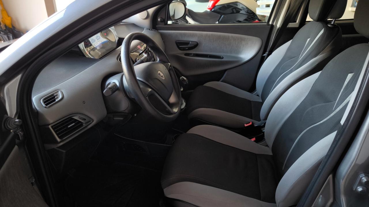 Lancia Ypsilon 1.2 69 CV 5 porte S&S Silver