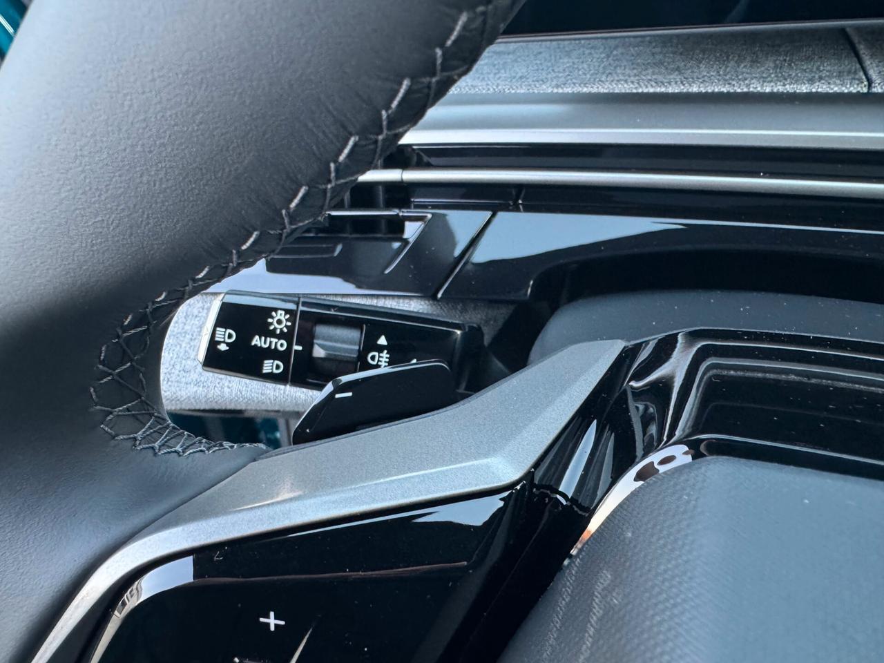 Peugeot New 3008 1.2cc Hybrid 145cv e-DCS6 Allure