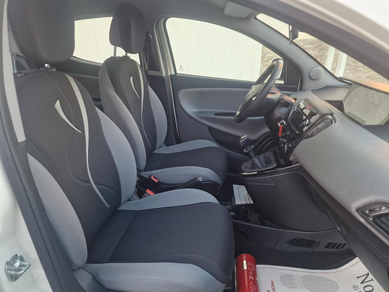 Lancia Ypsilon 1.2 69 CV Unyca