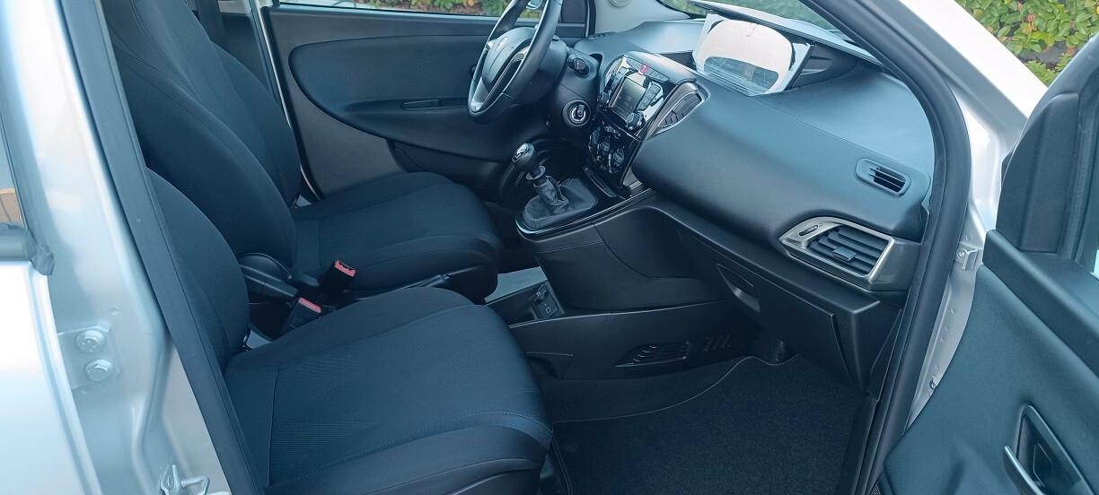 Lancia Ypsilon 1.0 FireFly 5 porte S&S Hybrid Ecochic Gold