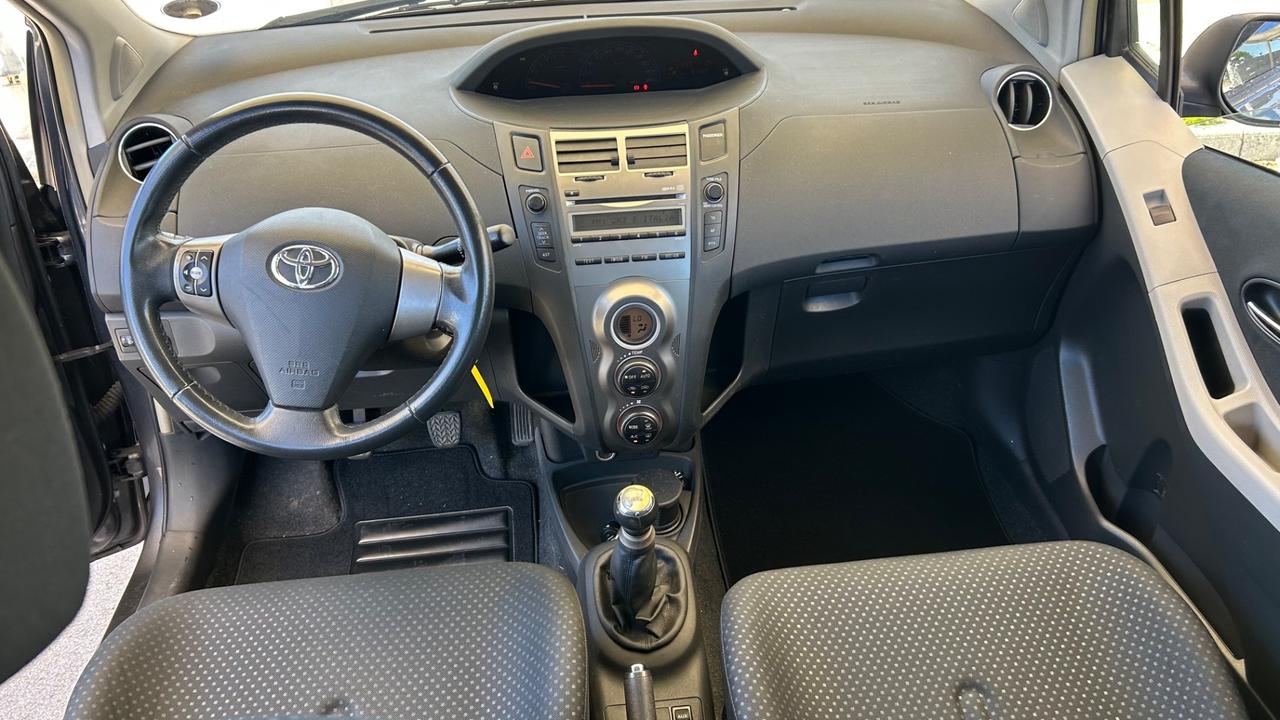 TOYOTA YARIS 1.0 5 P sol.