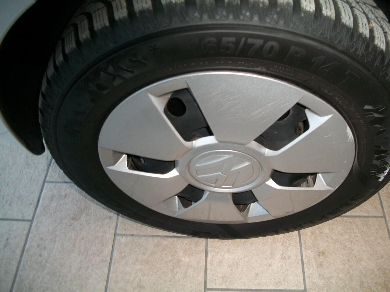 Volkswagen up! 1.0 5p. move ASG CC999 KW 44 HP 60 EURO 05 BENZINA GARANZIA UN ANNO N 08 GOMME E CERCHI E COPRI CERCHI ESTIVE E QUATRO QUATRO STAGIONI 95/100 SI NEOPATENTATI