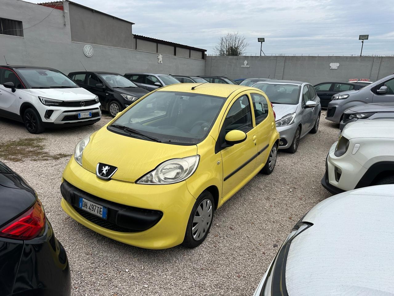 Peugeot 107 1.0 68CV Km 120.000 x neopatentati