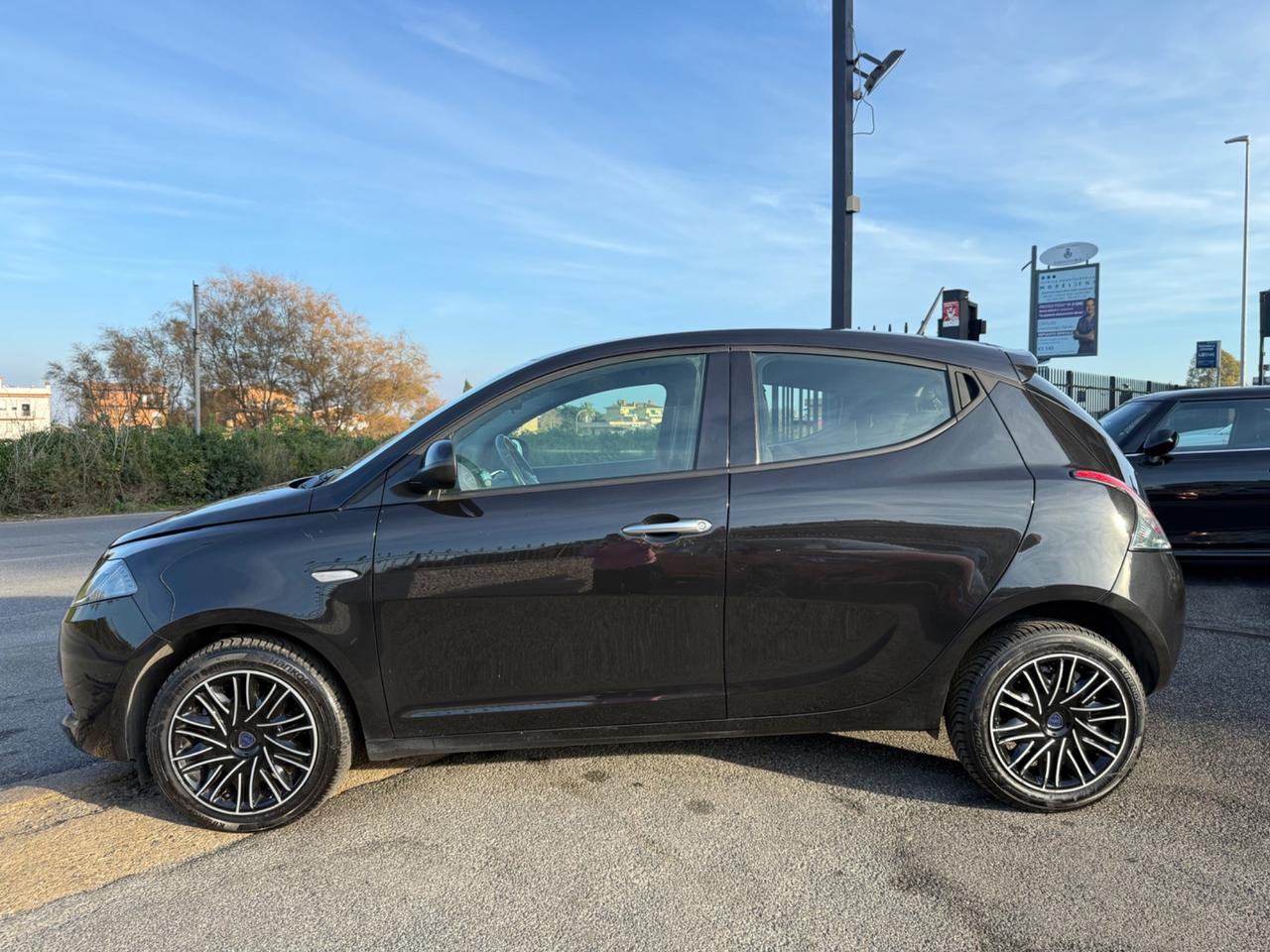 Lancia Ypsilon 1.0 FireFly 5 porte Hybrid Gold