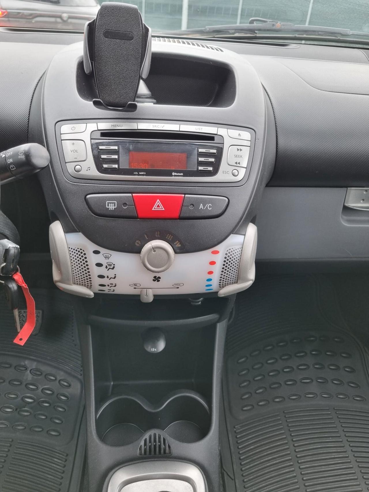 Toyota Aygo 1.0 12V VVT-i 5 porte Lounge Connect MMT